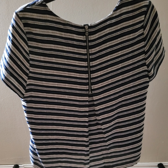 Top - Picture 2 of 3